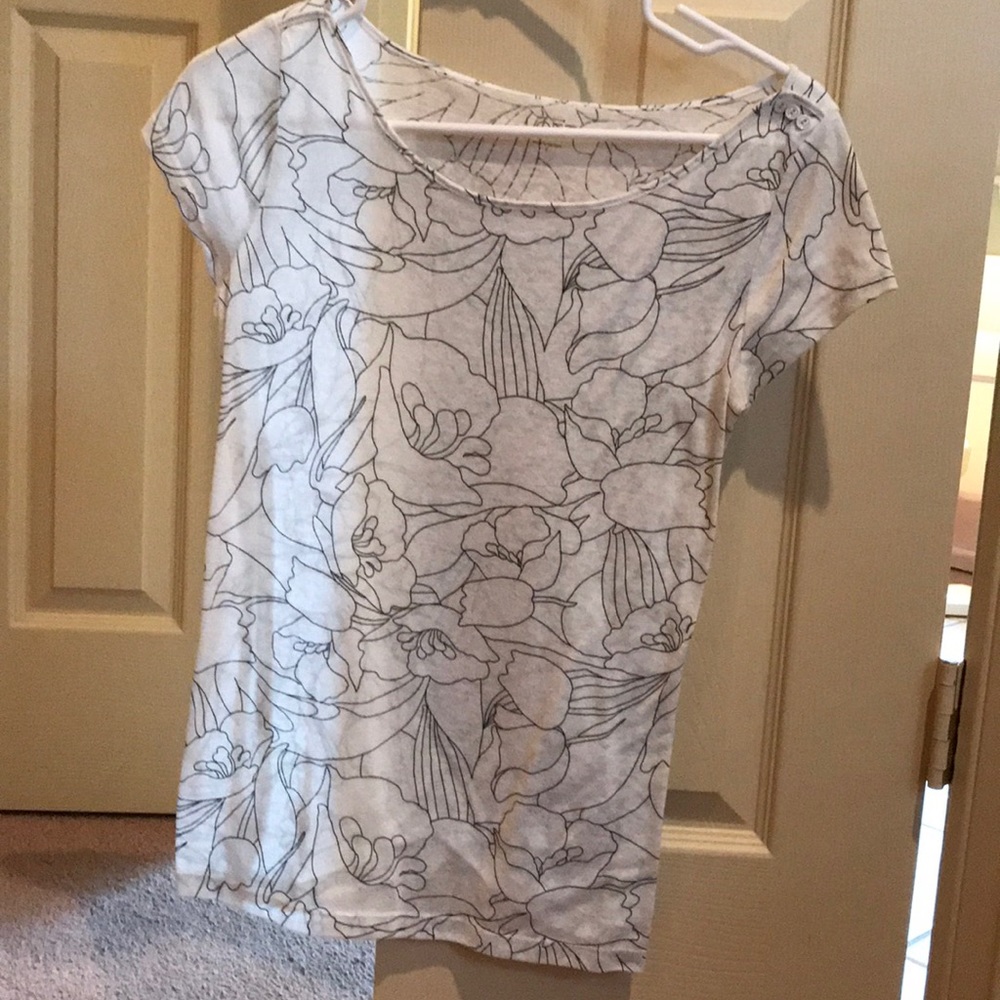 White with black detail loft tee